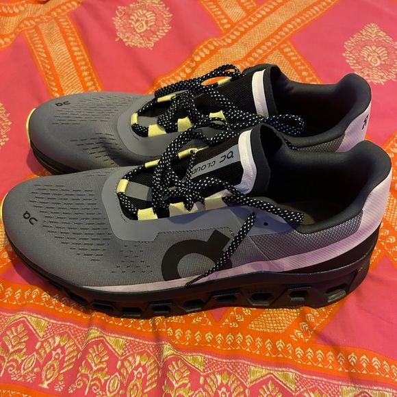 Run On Clouds (Swiss Engineering) - Picture 1 of 5